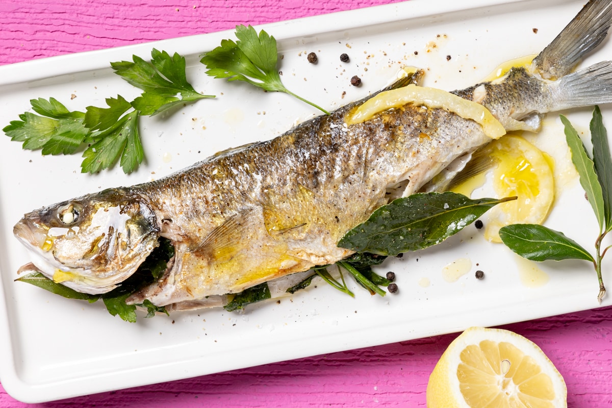 branzino al limone e rosmarino in padella